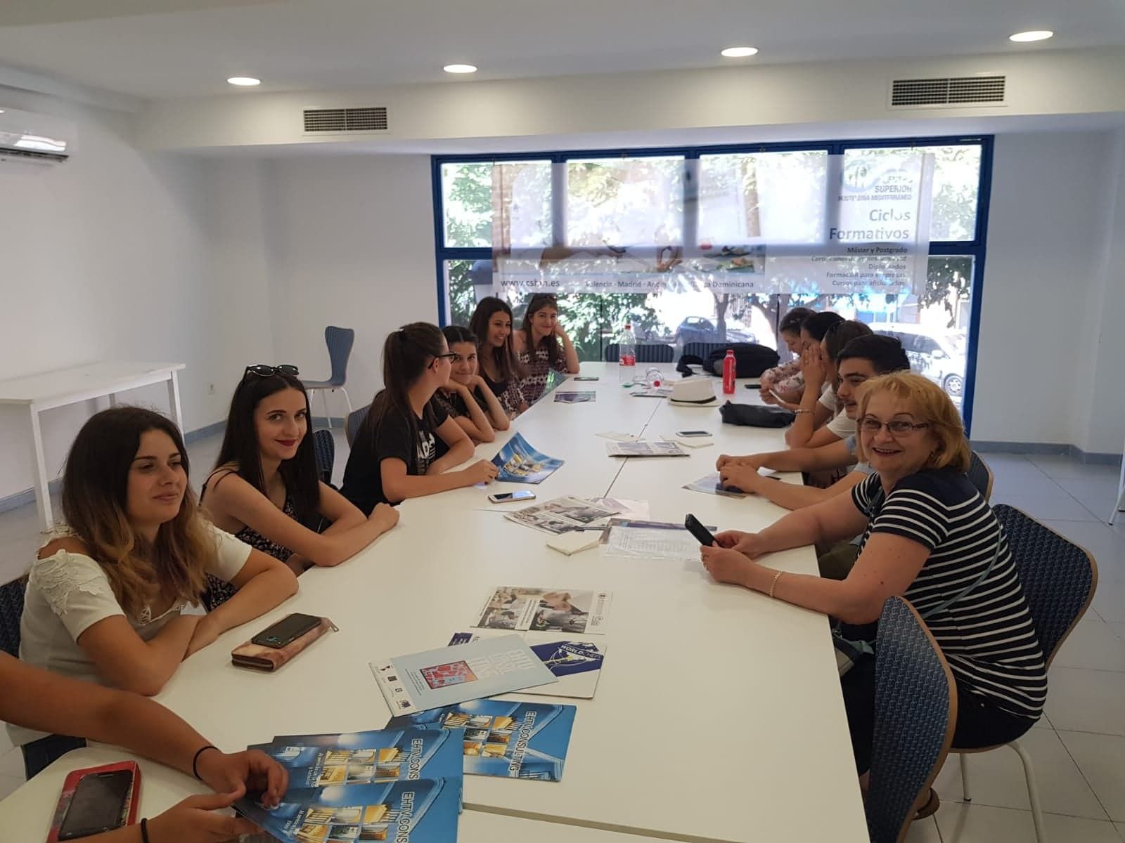 46063593_257705498428234_1280586572802031616_n