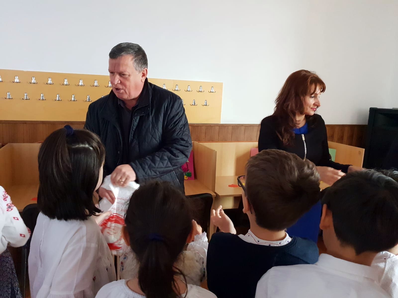 cadouri primaria valcea