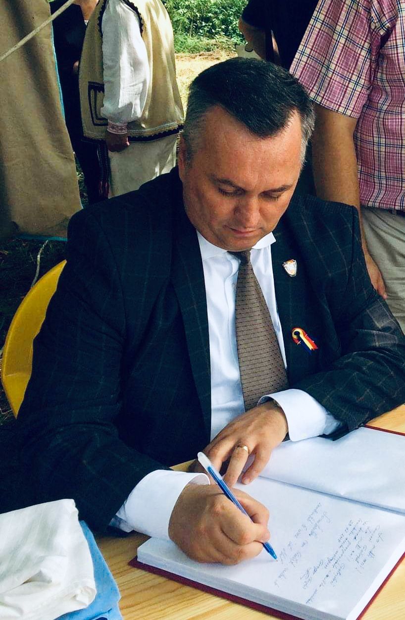 BDD7658B-C455-423C-84C5-9CA405A3B15E