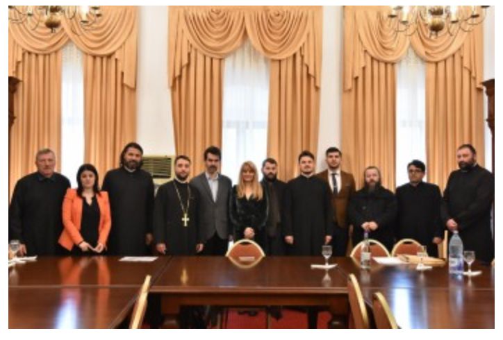 9D167A24-DA39-45B8-A733-FEB9EA663A2C