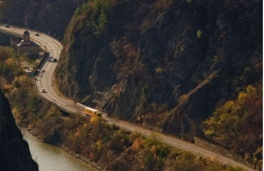 E55EFB35-85E0-484C-8C26-3406A9E74A2C