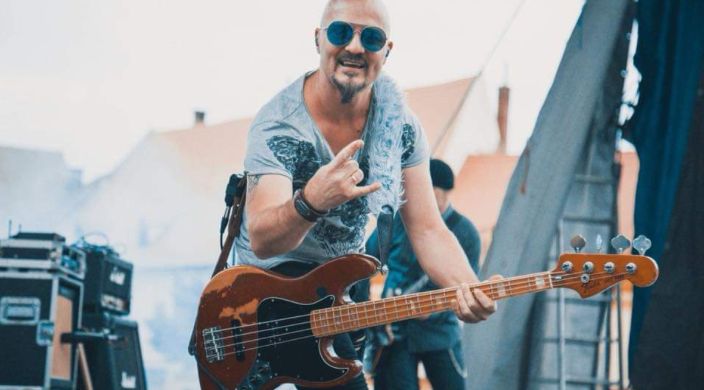 F7EBF882-99AA-4CB6-BFA6-86272076CB47