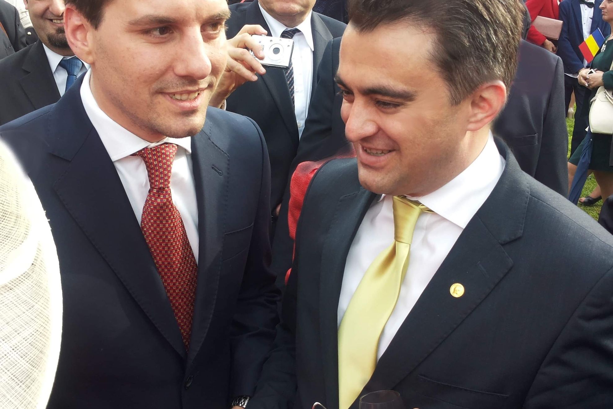 DC4B0EF6-E812-4A7F-88C2-E08B8FE79681