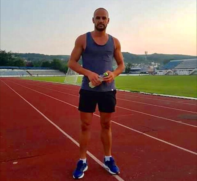 A9BB9AF9-3C1F-4DC7-8AB4-662AAD483763