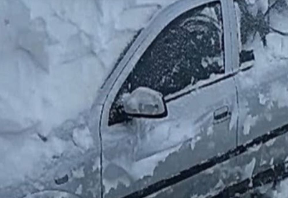 Mașină blocată în zăpadă la Rânca