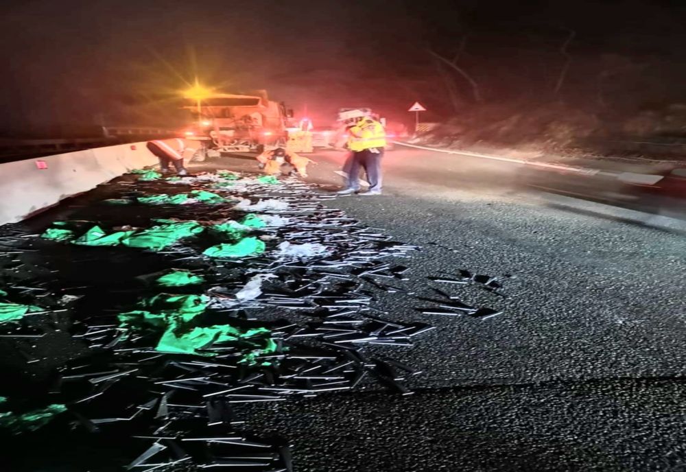 Drum blocat pe o bandă, în zona Milcoiu