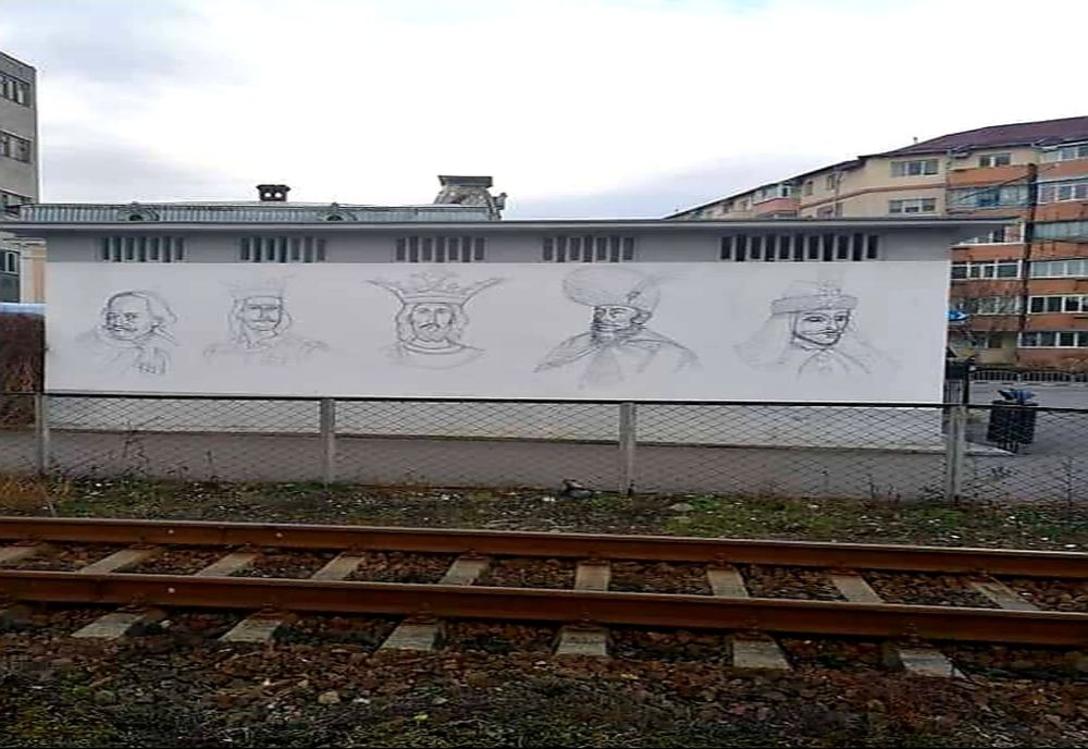Călătorii care vor ajunge în gara din Râmnic vor fi întâmpinați de Vlad Țepeș și Mircea cel Bătrân