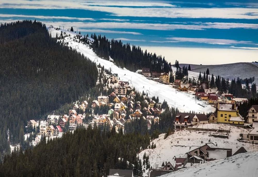 S- a schiat la Rânca în acest weekend. Mii de turiști au ales muntele 