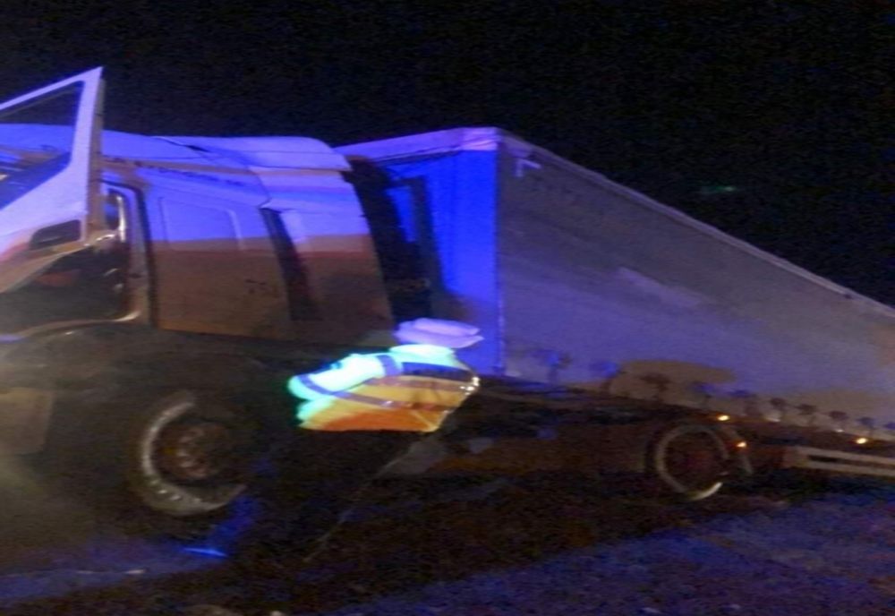 Cu tirul într- o curte