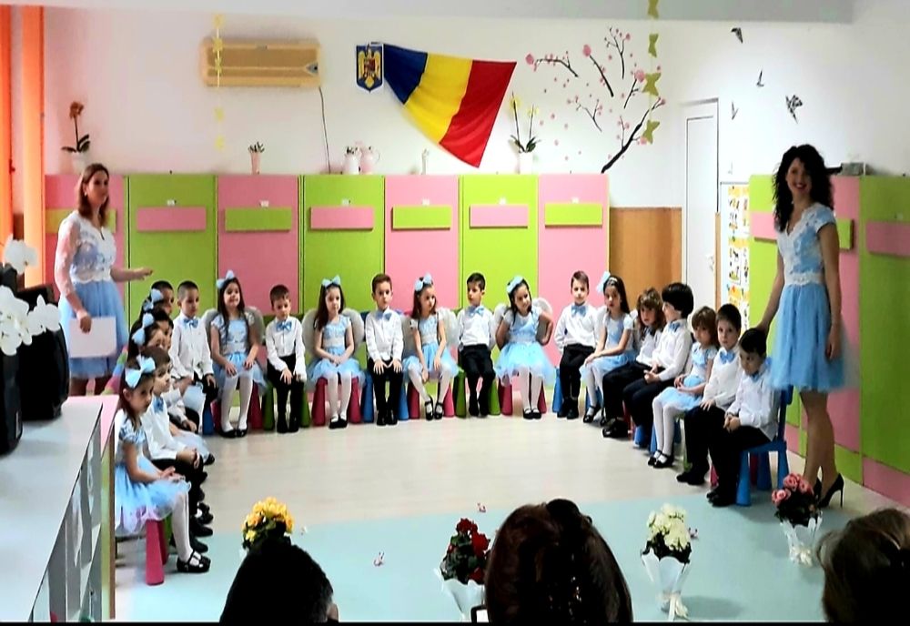 Narcisa Fița a adus primăvara pentru mamele elevilor săi