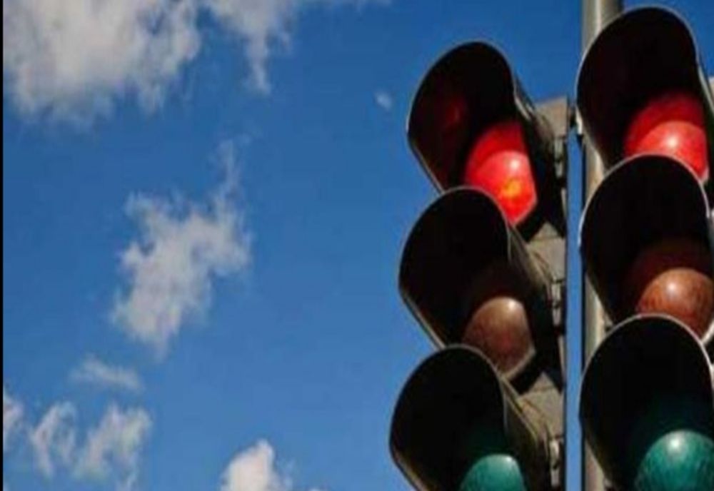 Circulație semaforizată pe DN 7, zona Câineni