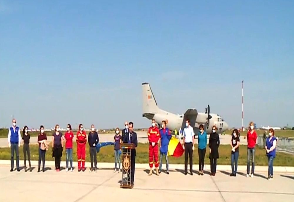 Medicii din Italia au revenit în România. Premierul i- a întâmpinat la aeroport