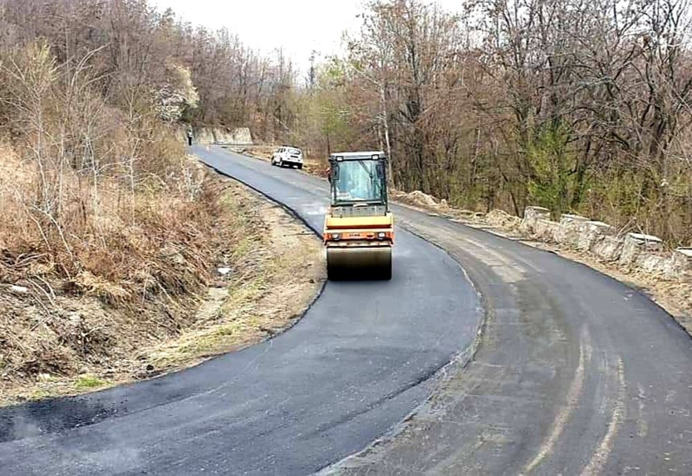 DJ 676, sectorul Lăpușata- Roșiile, în lucru