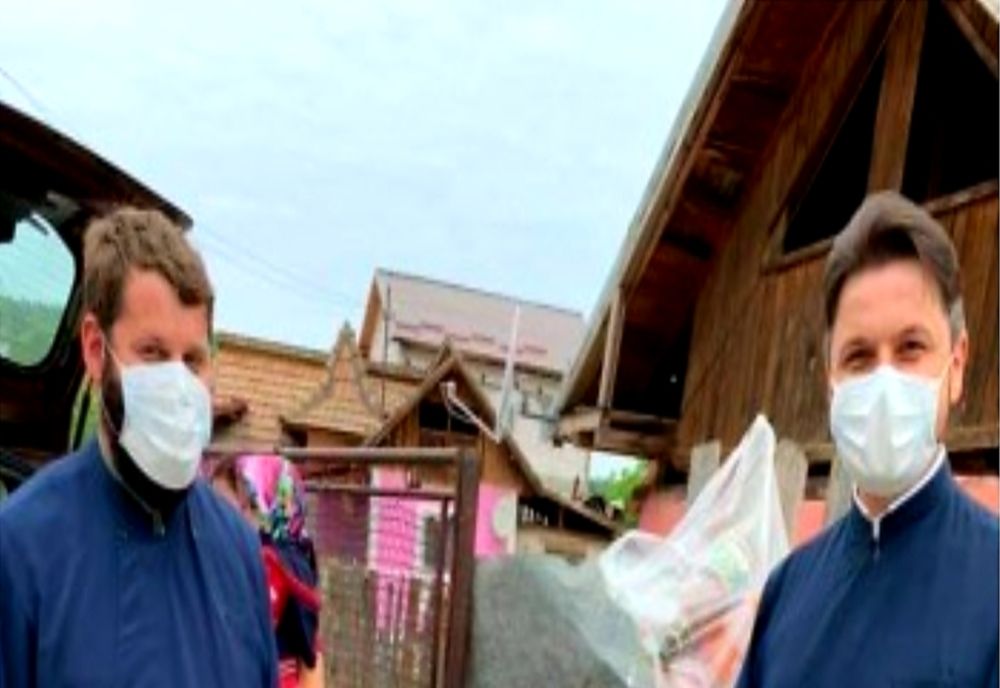 377 de copii din comuna Bujoreni, incluși în cadrul unui proiect social, au primit daruri