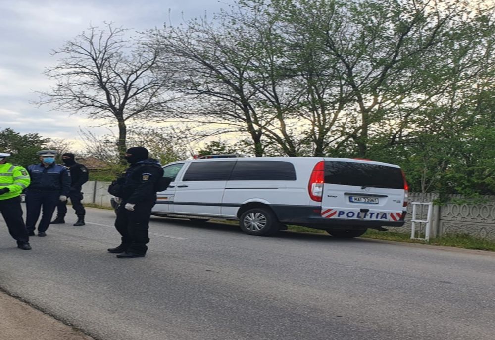 Percheziții la persoane bănuite de proxenetism