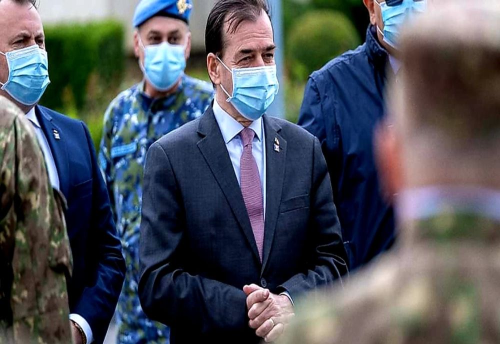 Elevii şi profesorii vor primi măşti de protecţie din partea Guvernului