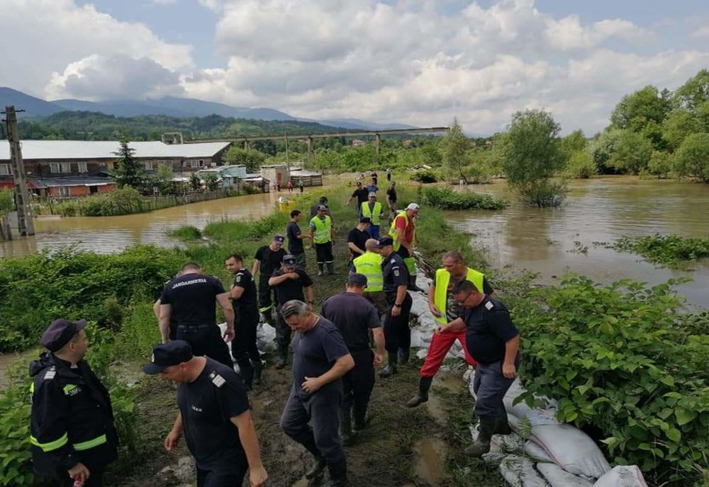 Infrastructură rutieră distrusă între Petroșani și Valea de Brazi