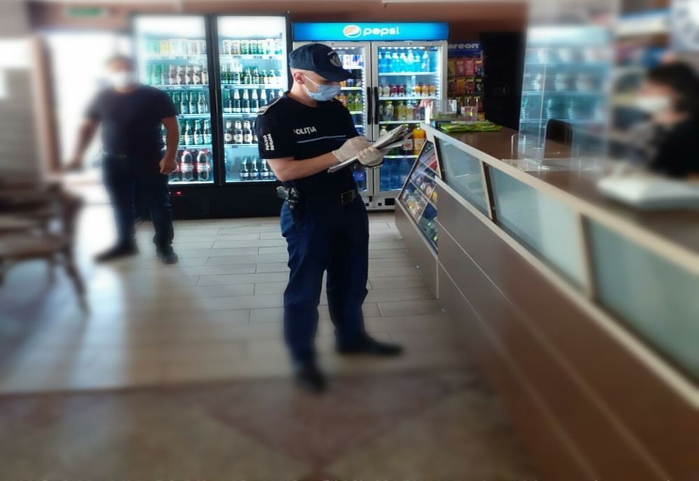 Poliţiştii din Vâlcea, razie în zonele aglomerate, pentru prevenirea răspândirii Sars-Cov2