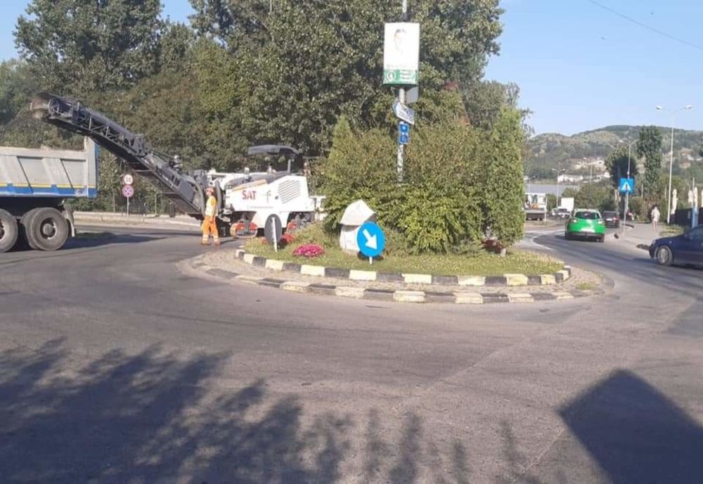 Lucrări de reabilitare a sensului giratoriu de la intersecţia bulevardul Dem Rădulescu cu strada Ostroveni, începând de astăzi