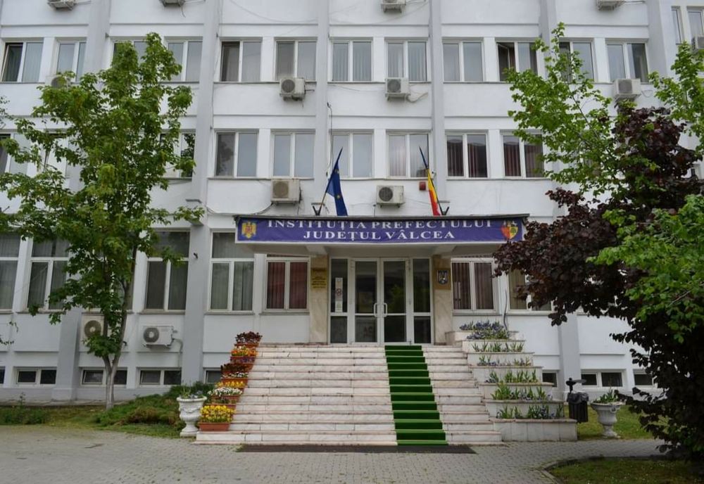 11 școli din Vâlcea au trecut în scenariul roșu