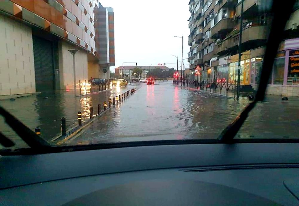 Străzi inundate în câteva minute în Râmnicu Vâlcea