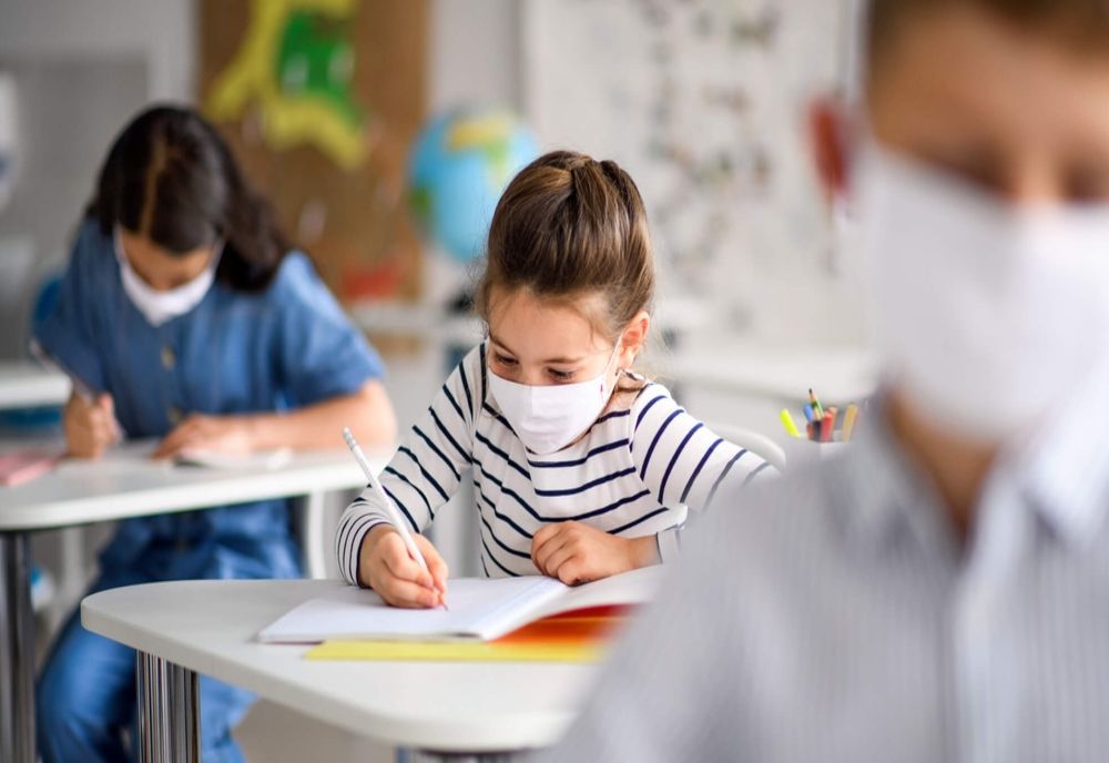  O școala din Râmnicu Vâlcea închisă, după ce un profesor a fost confirmat cu Covid-19