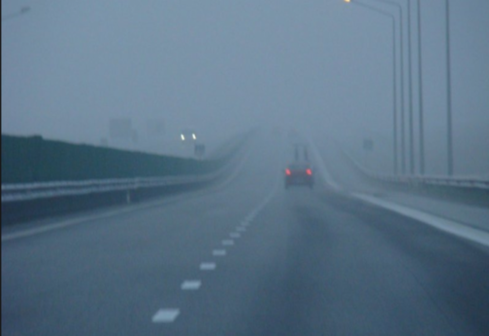 Trafic aglomerat, ceață și drumuri deviate. Ce zone sunt afectate