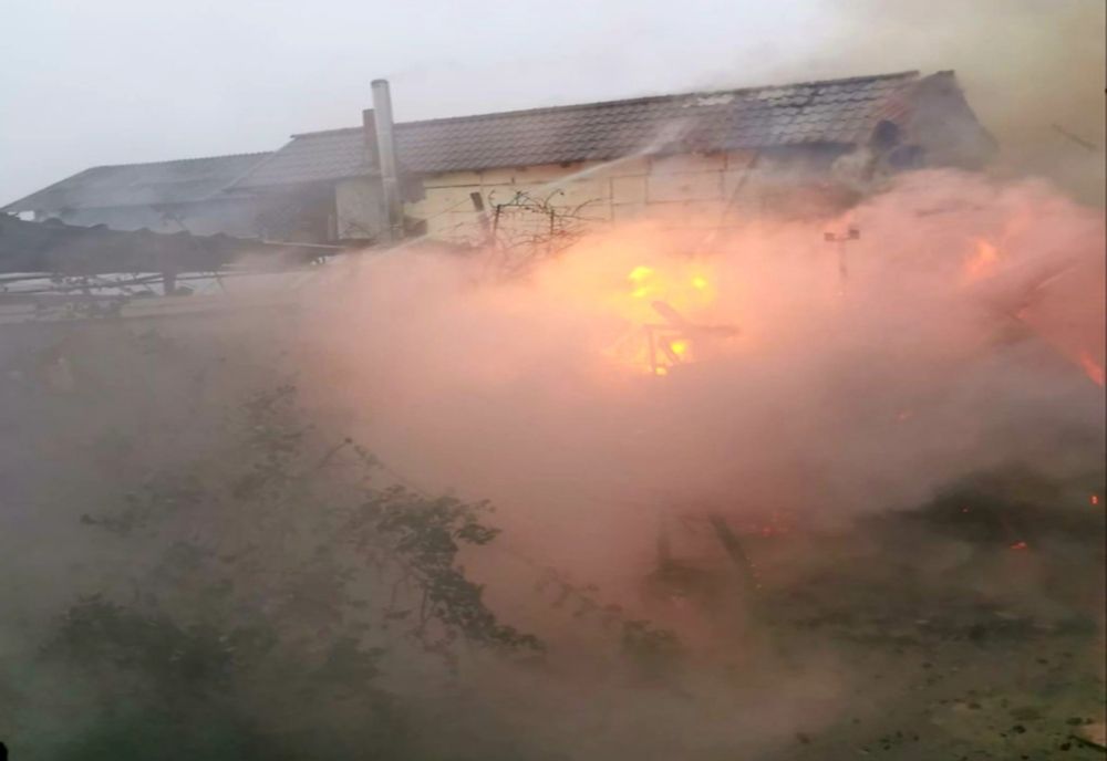 Incendiu puternic intr-o gospodarie din localitatea Budești