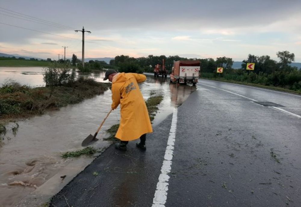 Avertizări de inundații. Ce județe sunt în pericol