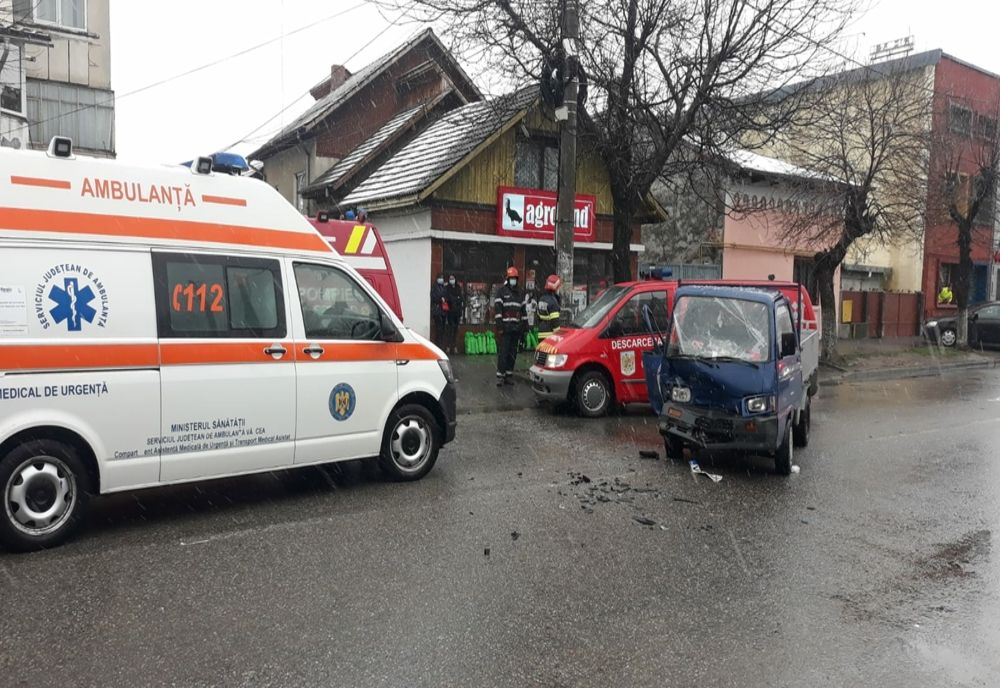 Accident în Drăgăşani, judeţul Vâlcea. O persoană la spital