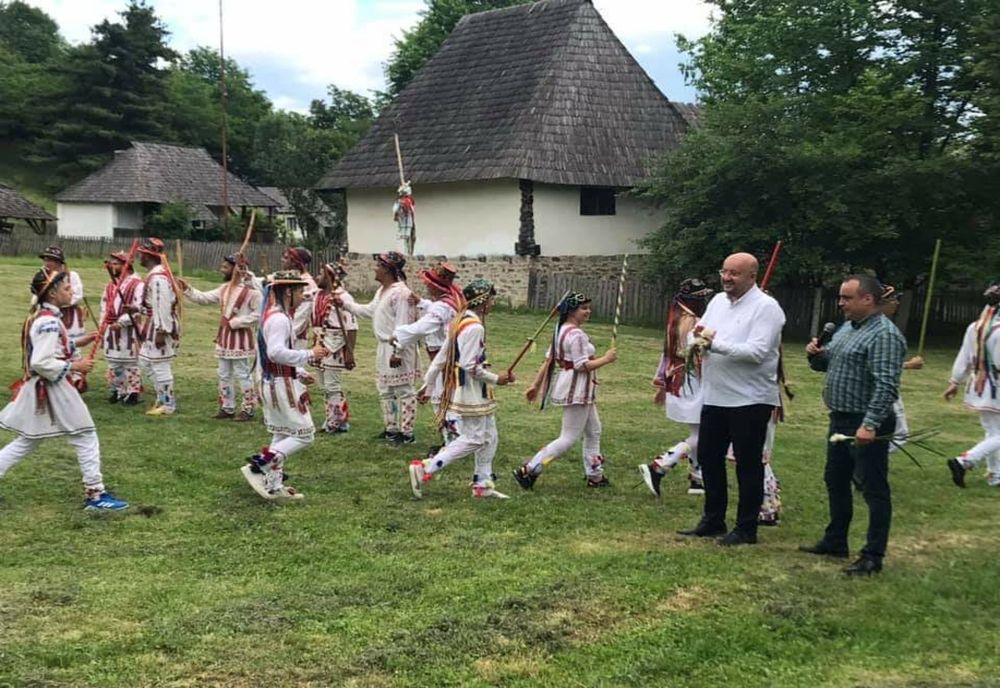 Călușarii s- au reunit la Vâlcea