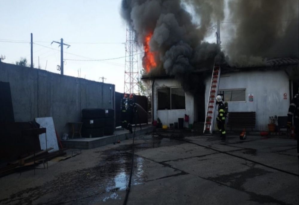 Un rezervor de produse petroliere a explodat în apropierea fostei platforme Arpechim