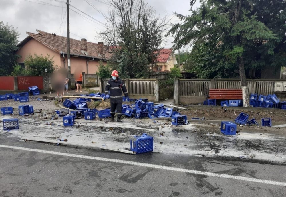 Încărcătura dintr- un tir a căzut peste un pieton din Drăgășani