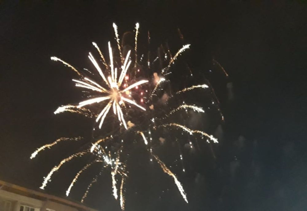 Petrecerea noptii dintre ani până la ora 21 00 în spațiile deschise