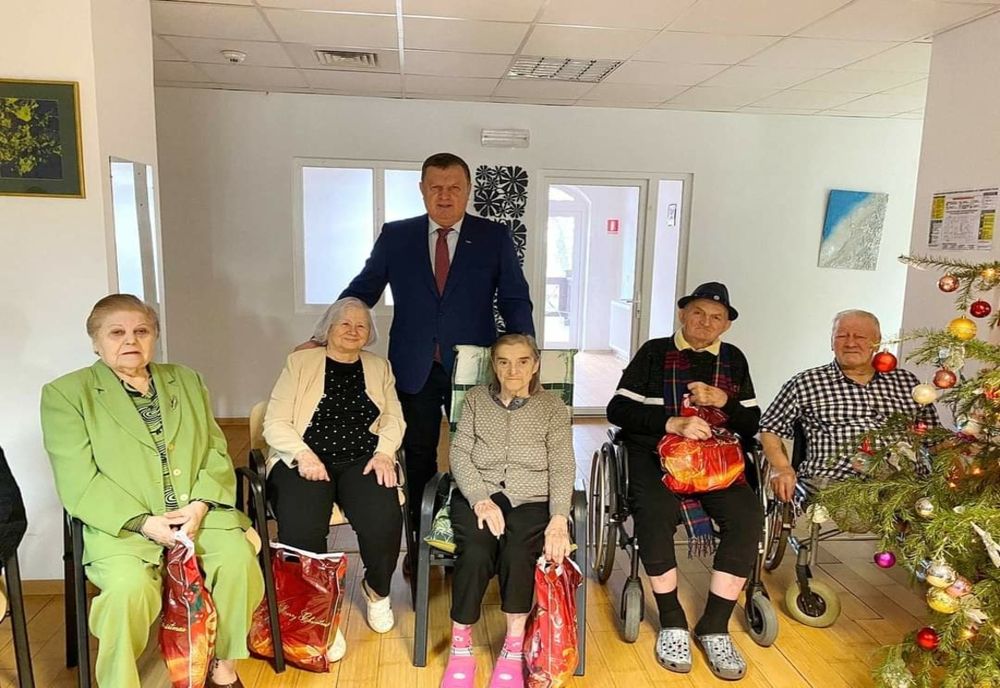 O vizită oficială, daruri și urări în preajma sărbătorilor de iarnă