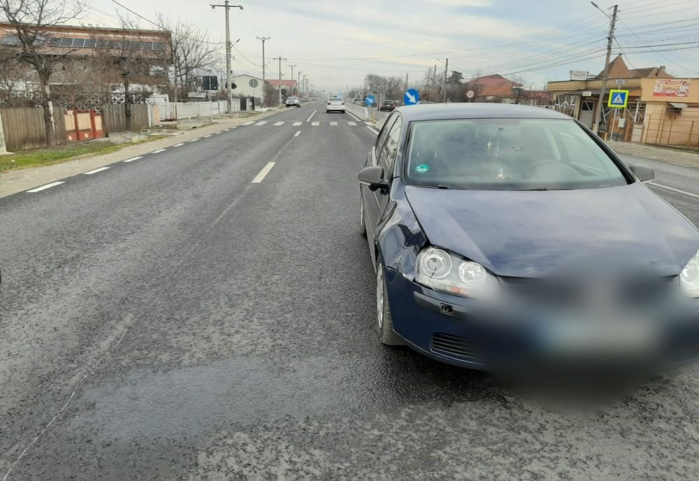 Copil lovit de un autoturism, în Vâlcea. Trafic rutier pe o singură bandă