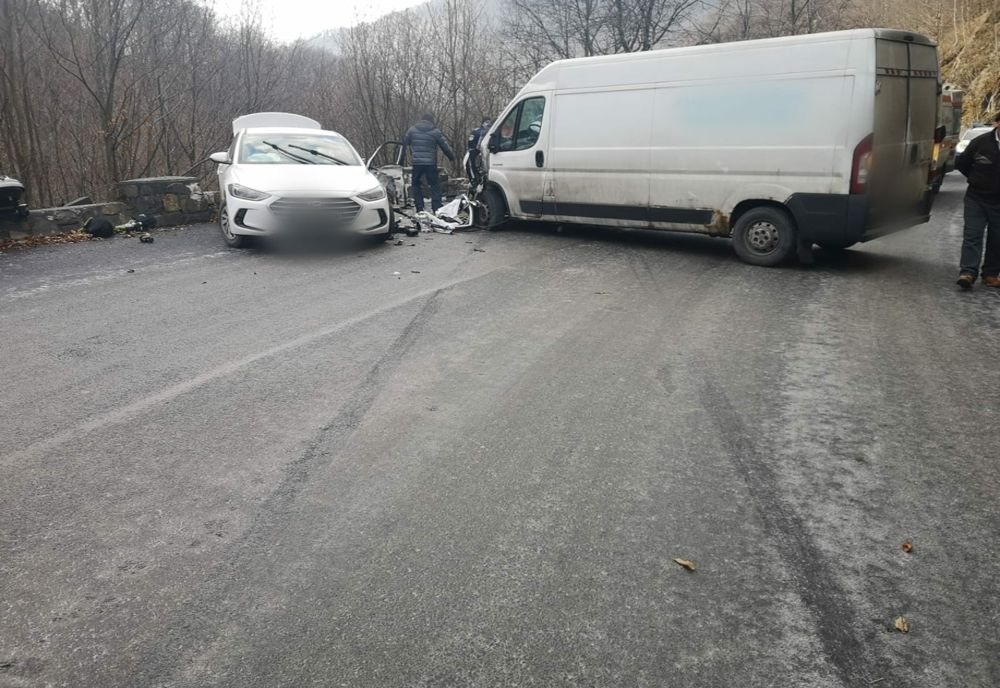 Accident pe Valea Oltului. Trafic rutier blocat