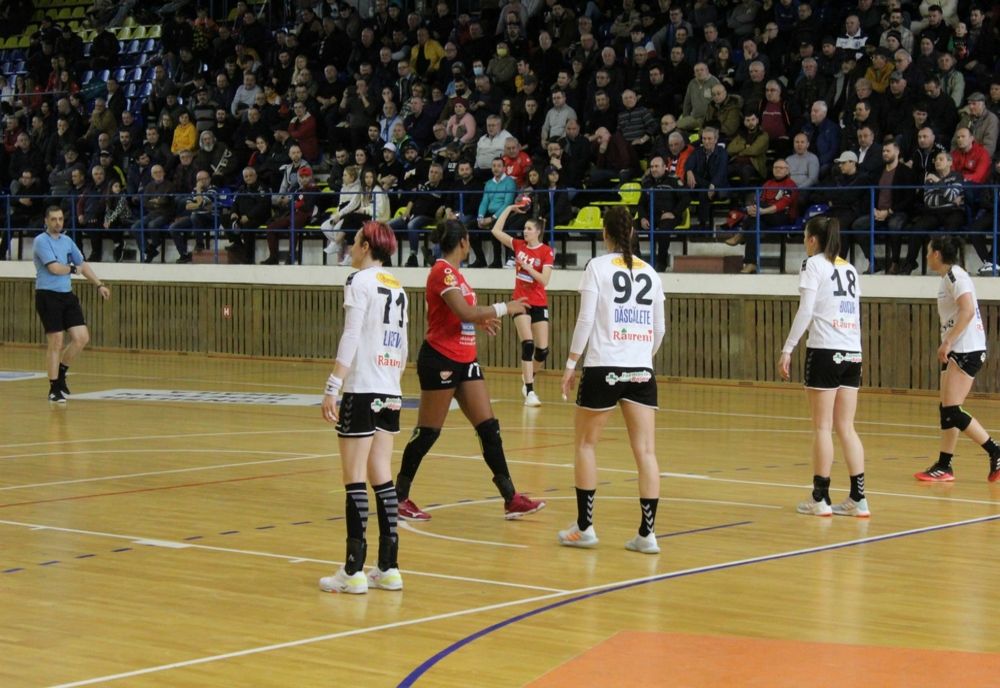 Cu o echipă improvizată, HC Dunărea Brăila a fost învinsă pe teren propriu de SCM Rm. Vâlcea