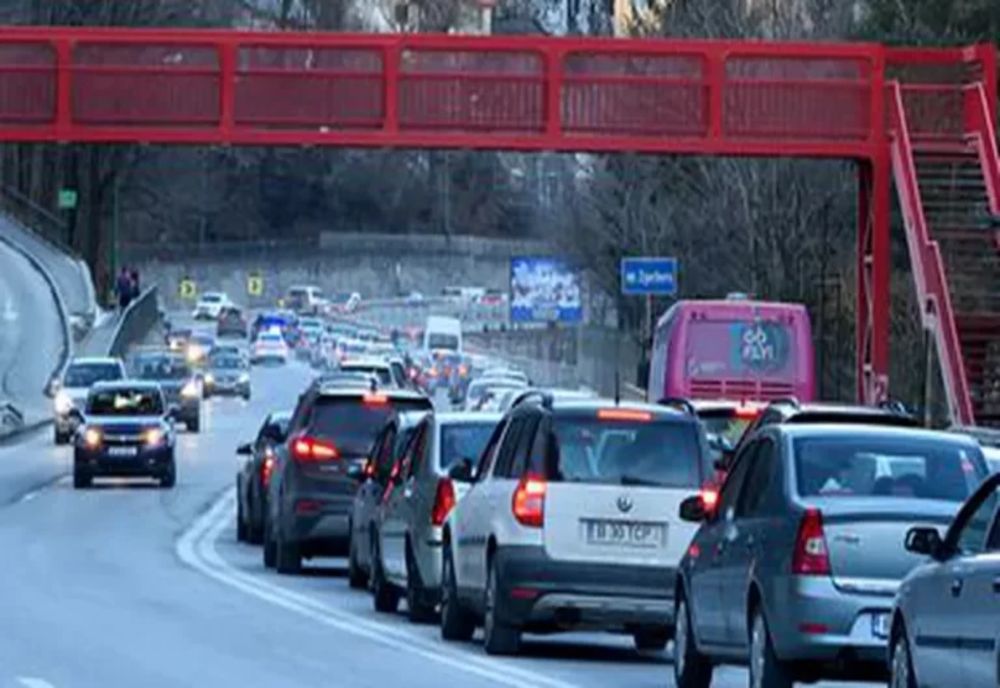 Trafic intens duminică seara. Unde se întâmplă