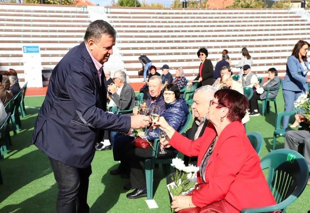 24 de cupluri din Râmnic au fost aniversate la împlinirea a 50 de ani de căsnicie