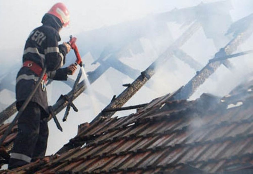 Intervenția unui plutonier adjutant aflat în timpul liber a salvat o gospodărie