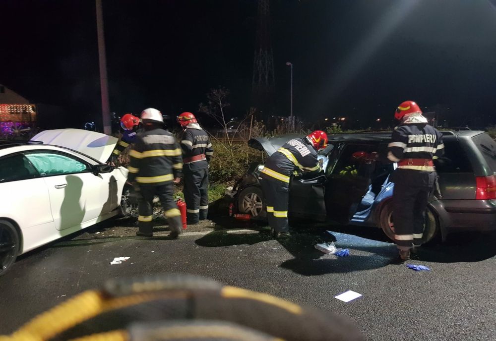 Două maşini implicate într-un accident rutier, la Râmnicu Vâlcea, în seara de Crăciun