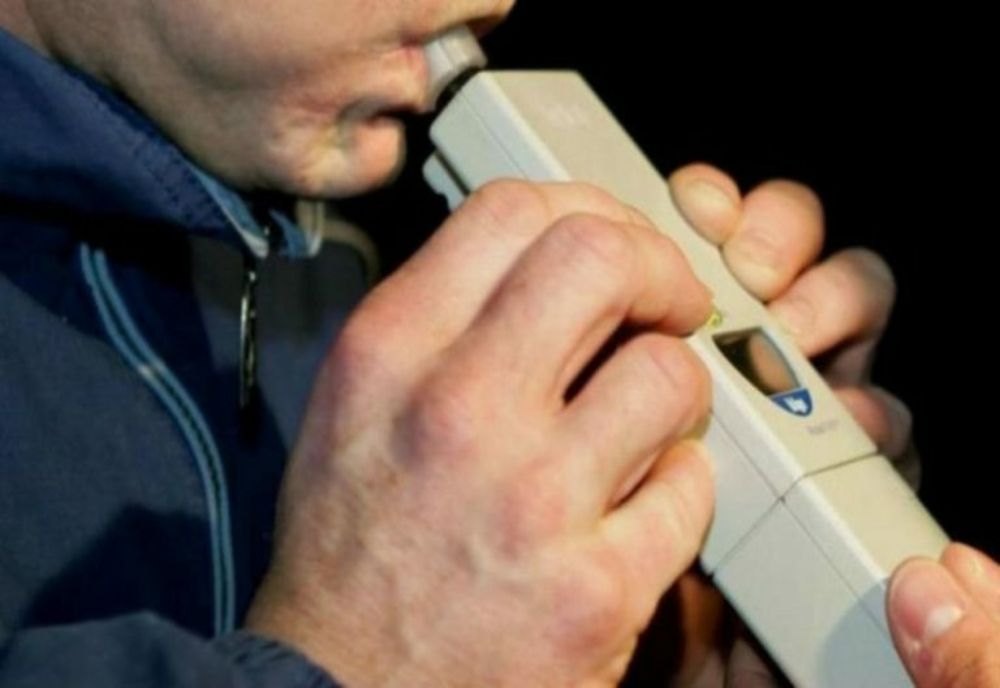 Surprins de 2 ori în aceeași noapte sub influența băuturilor alcoolice, la volan