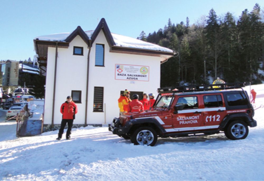 Maşinile de la Salvamont şi Salvaspeo vor putea folosi semnale luminoase de avertizare atunci când se deplasează la acţiuni