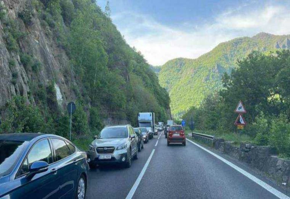 TRAFIC RESTRICȚIONAT PE DN 7 (VALEA OLTULUI), ÎN URMA UNUI ACCIDENT RUTIER