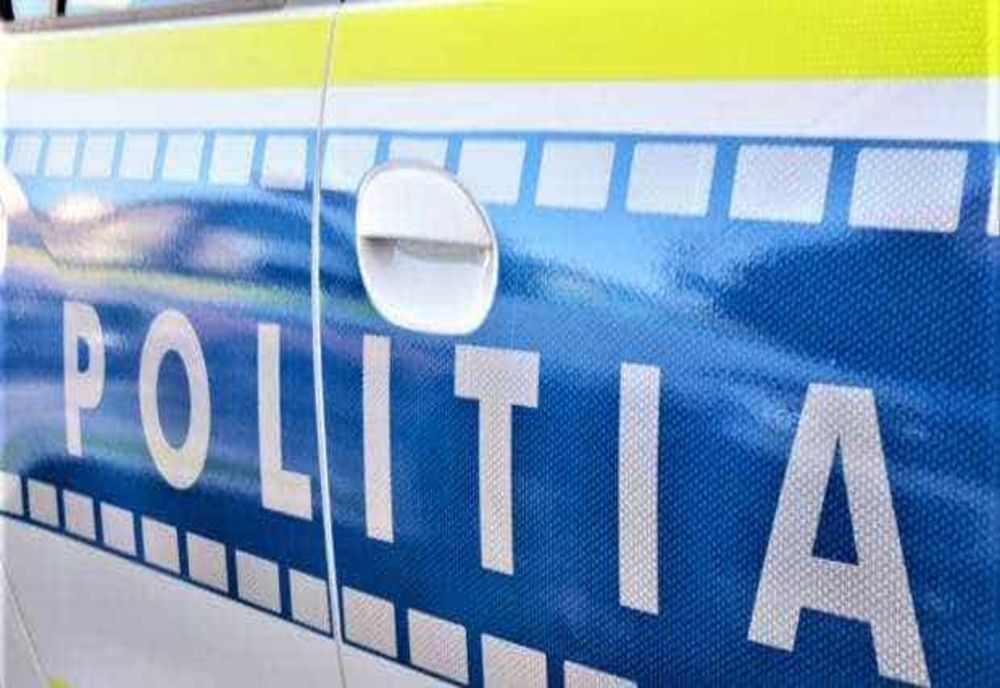 UN BĂRBAT DIN IAȘI, ÎNJUNGHIAT DE O VECINĂ CU PROBLEME PSIHICE ÎN CASA SCĂRII. A FOST TRANSPORTAT LA SPITAL