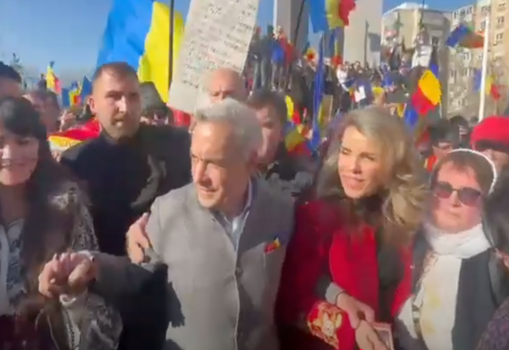 CĂLIN GEORGESCU, ALĂTURI DE ROMÂNI: ESTE UN MOMENT DE GLORIE URIAȘĂ PENTRU CĂ POPORUL ROMÂN S-A PRINS ÎN ACEIAȘI HORĂ, ÎNTR-O UNITATE DE NEAM