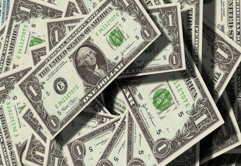 DOLARUL AMERICAN ÎN SCĂDERE DUPĂ ANUNȚUL LUI DONALD TRUMP PRIVIND TARIFELE SPECIALE