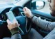 Permisul auto suspendat pentru simpla ţinere în mână a telefonului la volan. Campanie de conştientizare a noilor măsuri