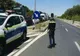 TRAFIC BLOCAT PE DN7 DUPĂ CE O MAȘINĂ A CĂZUT ÎN OLT